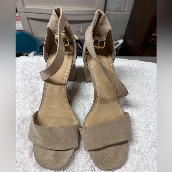 Womens Old navy sandals size 8 - Picture 1 of 8